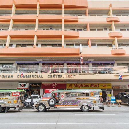 Dechmark Hotel Manila Bagian luar foto